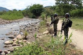La frontera entre colombia y venezuela está en alerta por la llegada de migrantes que intentan cruzar al vecino país, impulsados por la crisis que desató el coronavirus y dejó con escasas iría hoy mismo a venezuela y hablaría con maduro, dijo el antiguo inquilino de la casa de nariño en una entrevista. Colombia Inicio La Operacion Muralla Para Controlar Paso Por Trochas En Frontera Con Venezuela Vanguardia Com