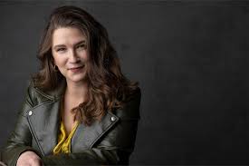 Laura Peek at Improv