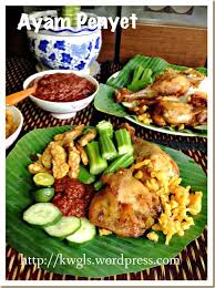 A staple daytime diet for one serving contains 644 calories, which is equivalent to three (3) bowls of plain white rice (if you added a piece of fried chicken, you're just asking for it). Smashed Your Chicken Indonesian Famous Fried Chicken Ayam Penyet å°å°¼ç‚¸é¸¡ Chicken Rice Recipes Nasi Lemak Sambal Recipe Sambal Recipe