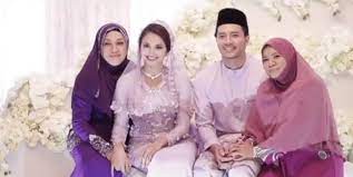 Sweetnya fattah & fazura di resepsi adik fattah. Di Sekitar Majlis Pertunangan Fattah Amin Fazura