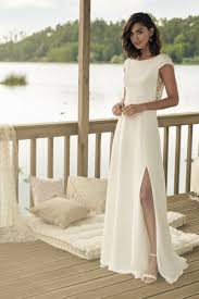 Märchenhafte hochzeitskleider gibt es viele. Brautkleid Mit Schlitz Brautkleid Von Marylise Bridal 2019 Vintage Modern Hochzeit Am See Strandhochzeit Schlicht F Brautmode Braut Weisse Hochzeitskleider