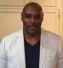 Crosby delivers the zingers, and the goods, at Save-An-Eye banquet