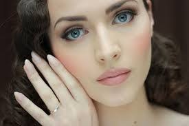 The touch of caramels is a fascinating look for sure, and indian brides should now ditch the black eyeliners. Bildergebnis Fur Natural Makeup Blue Eyes Brown Hair Pale Skin Pale Skin Makeup Brunette Makeup Fair Skin Makeup