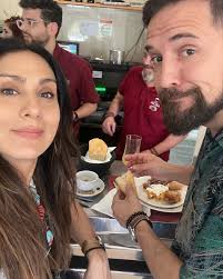 Autorecordatorio… Te acuerdas cuando pensabas: “que hermoso seria estar en  Sevilla de nuevo, con las chicas”… “te imaginas si tuviera algun dia una  bata de Lopez de Santo?! Ahhhh sería un sueño”… ”