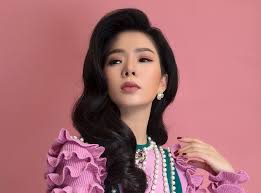 Sau thời gian kín tiếng, hiện tại cặp đôi đã cởi mở hơn trong chuyện tình cảm. Top 12 Bai Hat Cá»§a Ca SÄ© Lá»‡ Quyen Ä'Æ°á»£c Yeu Thich Nháº¥t Khi Hat Karaoke