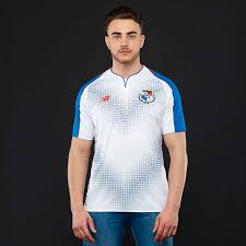 Avant cette coupe du monde, on avait encore en tête cette action où mats hummels lui mange sur le crâne pour donner la victoire à l'allemagne. Top 10 Des Plus Beaux Maillots De La Coupe Du Monde 2018 Foot Inside