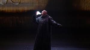 Avec son talent inimitable, ce grand artiste italien donne vie à plus de 50. Avec Arturo Brachetti Au Theatre Un Voyage Feerique En Enfance