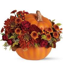 25 Fall Flower Arrangements Enhancing The Spirit Of Thanksgiving Table Decorating Halloween Flower Arrangements Halloween Flowers Pumpkin Floral Arrangements