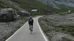 Master riding the fixie bike downhill: Focus Fixed Gear Bike Downhill Youtube