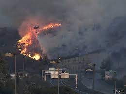 Incendie dans un dépôt de bus de transport urbain hors d'usage. Grand Format Bouches Du Rhone Les Photos Apocalyptiques Des Incendies