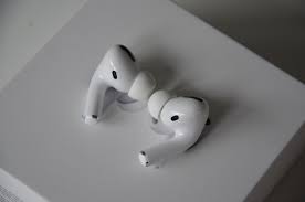 Airpods are wireless bluetooth earbuds designed by apple. Airpod Pro Airpods 2 Firmware Update 3e751 Ist Da Macerkopf