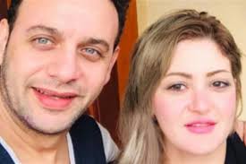 احتفل الفنان مصطفى قمر، بزفاف ابنه الأكبر إياد، بأحد الفنادق الكبرى بالقاهرة، بحضور الأهل والأصدقاء ومجموعة كبيرة من الفنانين. Ø§Ø¨Ù†Ø© Ù…ØµØ·ÙÙ‰ Ù‚Ù…Ø± Ù…Ù† Ø²ÙˆØ¬ØªÙ‡ Ø§Ù„Ø«Ø§Ù†ÙŠØ© ØªØ®Ø·Ù Ø§Ù„Ø£Ù†Ø¸Ø§Ø± ÙˆÙˆØ§Ù„Ø¯Ù‡Ø§ Ø­Ø¨ÙŠØ¨Ø© Ø¨Ø§Ø¨ÙŠ Ø§Ù„Ù…ØµØ±ÙŠ Ø§Ù„ÙŠÙˆÙ…