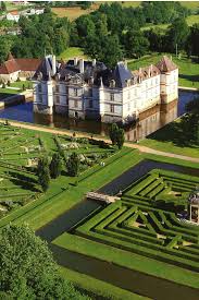 Chateau De Cormatin Verborgen Parel In De Bourgogne Tips Voor Je Vakantie In Frankrijk French Castles Castle House French Chateau