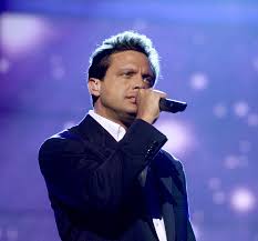 Jun 07, 2021 · el artista luis miguel no pasa de moda y una muestra de ello es que aún hay quienes están atentos a sus pasos y a todas las reacciones y polémicas que se sumaron nuevamente a su vida una vez que salió a la luz la bioserie de netflix en la que tan solo se muestra un fragmento de lo que puede ser solo un pedazo de su historia amorosa de la que muchas ya han sacado diversas conclusiones. Luis Miguel Wallpapers Top Free Luis Miguel Backgrounds Wallpaperaccess