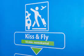 Хорошая новость для путешественников: в Вильнюсском аэропорту стартует  система «Kiss and Fly» | Литовские Аэропорты
