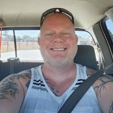 Are there places to rent boats or jet skis with tubes at Lake Lawtonka?