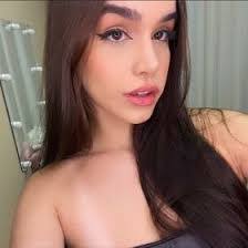 Julia Matos's Instagram, Twitter & Facebook