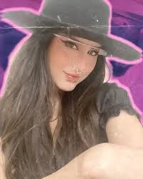 i want to cultivate the aesthetic of a 2040s hipster