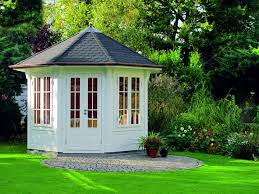 Geschlossener Holzpavillon Klassischer Garten Von Gartenhaus2000 Gmbh Klassisch Holz Holznachbildung Homify In 2020 Garten Pavillon Kleines Sommerhaus Holz Pavillon