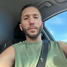 Please join us in wishing our bassie Evan Hein a happy birthday! Make it a  great one Full rage John!