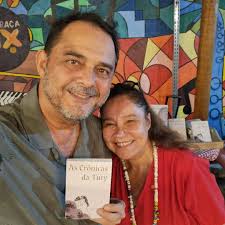 Tuty Osório lança 'As Crônicas da Tuty' em Fortaleza com noite de autógrafos