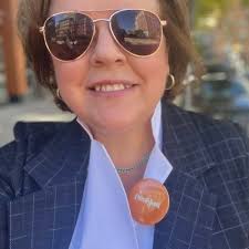 Isabelle James (@IsabelleJames)