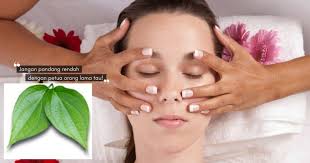 Parut dan perah kunyit tua sebesar ibu jari. Selain Buat Buat Facial Spa 5 Petua Orang Tua Ini Pun Boleh Bangkitkan Seri Ratu Sehari Jangan Terkejut Hasilnya Nona