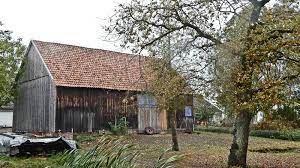 Das günstigste angebot beginnt bei chf 29'900. Bauernhof Mit Einfamilienhaus Eigenem Teich Stall Scheune Grunland Obstbaumen Auf 1 4 Ha Puschel Immobilien Ohg Haus Kaufen Oder Verkaufen