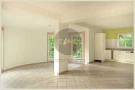 Küche mit einbauküche, balkon mit markise, bad mit wanne und dusche und fenster. Kleinmachnow Attraktive Grosse 3 Zimmer Wohnung Mit Grosser Terrasse Estatemoments