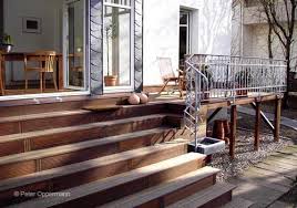 Treppe In Den Garten Holz Terrasse Bauen Terrassen Treppe Aussentreppe
