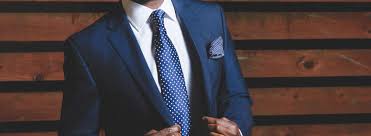 Einfacher knoten, doppelter einfacher knoten, der windsorknoten, halber windsorknoten, kleiner knoten und kreuzknoten. Video Tutorial Krawatte Binden So Geht S