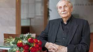 Tam odtud pochází a tam jeho cesty také na věky skončily, řekl jeden z jeho přátel. Legendarny Ladislav Chudik 91 Uz Odpociva Na Hajnom Gruni Preco Sa S Nim Nerozlucila Dcera Novy Cas