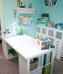 Jeder Kennt Wohl Die Kallax Schranke Von Ikea Nachstehend 12 Fantastische Ideen Zum Selbermachen Mit Den Kallax Craft Room Desk Room Desk Craft Room Design