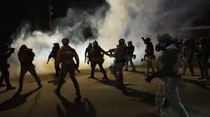 Intervenção militar de Trump em Minneapolis pode aumentar tensões, diz especialista