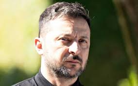 Nigel Farage dall'Australia attacca la famiglia reale inglese