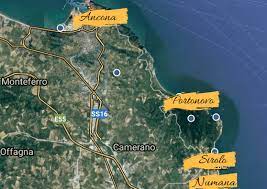 Il conero è un'area naturale che comprende diversi comuni e si estende dal mare, caratterizzato da stupende spiagge e stabilimenti balneari, fino all'entroterra delle marche passando attraverso dolci colline e autentici borghi cittadini. Spiagge Della Riviera Del Conero Scegliere Quella Giusta Cuori Lievi