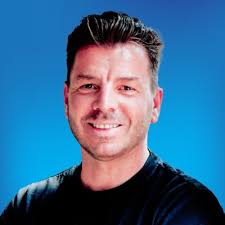 A couple of days ago, all-star photographer Adam Moran asked if I'd want to  run around in the snow for a photo experiment—as we're collectively chasing  more running clients in 2025. Being