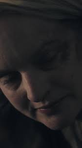 Pour vous aider à patienter, voici un petit extrait du premier épisode de  l'ultime saison de LA SERVANTE ÉCARLATE. 🩸 Voyez les trois premiers  épisodes en primeur dès le 8 avril. Un nouvel épisode sera ...