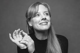 Jennifer Cram's Instagram, Twitter & Facebook