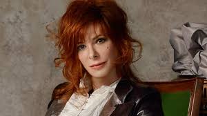 Compte twitter non officiel consacré à mylène farmer. Mylene Farmer Desobeissance Review Lone Reviewer
