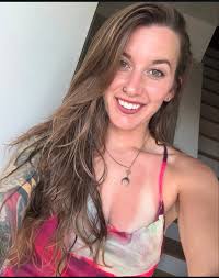 Can you edit photo backgrounds to royal blue?