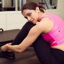 Through photos, she showed what. Deepika Padukone Makeup Or No These Ladies Are Always Gorgeous Heroines Who Slew It Without Any Cosmetic Pics Here