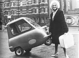 La Plus Petite Voiture Du Monde Au Musee Small Cars Tiny Cars Weird Cars