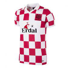 @mainz05 vor 75.000 zuschauern in der ausverkauften allianz arena ging der gast nach einem konter durch jairo samperio in führung (26.). Fsv Mainz 05 1996 97 Retro Shirt Retrofootball