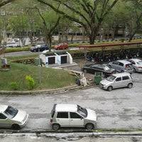 Universiti kebangsaan malaysia (ukm) ditubuhkan pada 18 mei 1970 adalah universiti ketiga ditubuhkan di malaysia selepas universiti malaya dan universiti sains malaysia. Blok 7d Kolej Ungku Omar Universiti Kebangsaan Malaysia Bangi Selangor Darul Ehsan Residencia Universitaria De Estudiantes