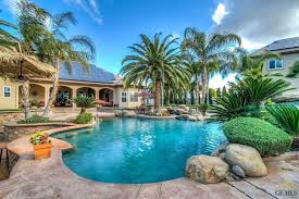 15225 Thunder Valley Rd Bakersfield Ca 93314 Mls 21901443 Zillow Spa Pool House Styles Bakersfield