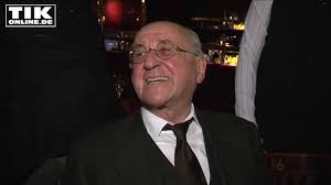 Alfred biolek holte monty python nach deutschland und redete mit helmut kohl über karamellpudding mit 18 eiern. 2rcxb4vylvf6vm
