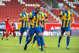 The latest eintracht braunschweig news from yahoo sports. Ghanaian Defender Steffen Nkansah S Lone Strike Secures Victory For Eintracht Braunschweig In Bundesliga 3 Ghana Latest Football News Live Scores Results Ghanasoccernet