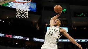 I've watched this dunk from tuesday's game against the cavaliers at least 40 times. Bucks Back On Christmas Led By More Complete Antetokounmpo Abc News