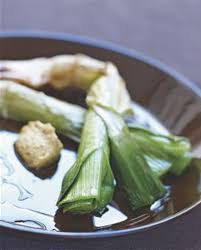 Poireaux Grilles Et Vinaigrette A La Moutarde D Orleans Pour 4 Personnes Recettes Elle A Table Recette Recette Poireaux Poireaux Soupe Poireaux